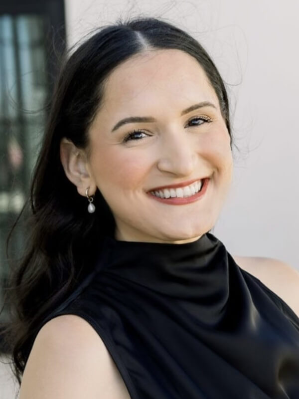 Victoria Galvez Headshot